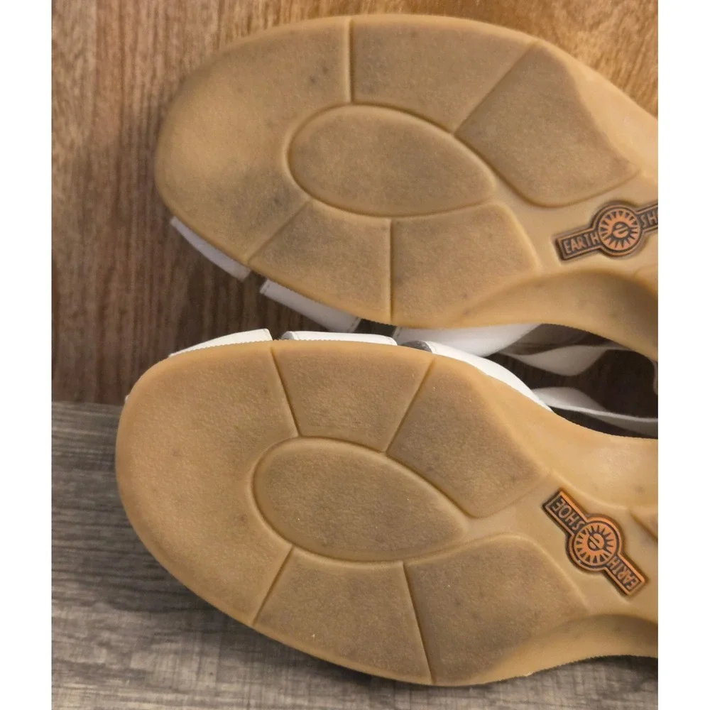 Earth Leather Fisherman Sandals Womens Size 8 White